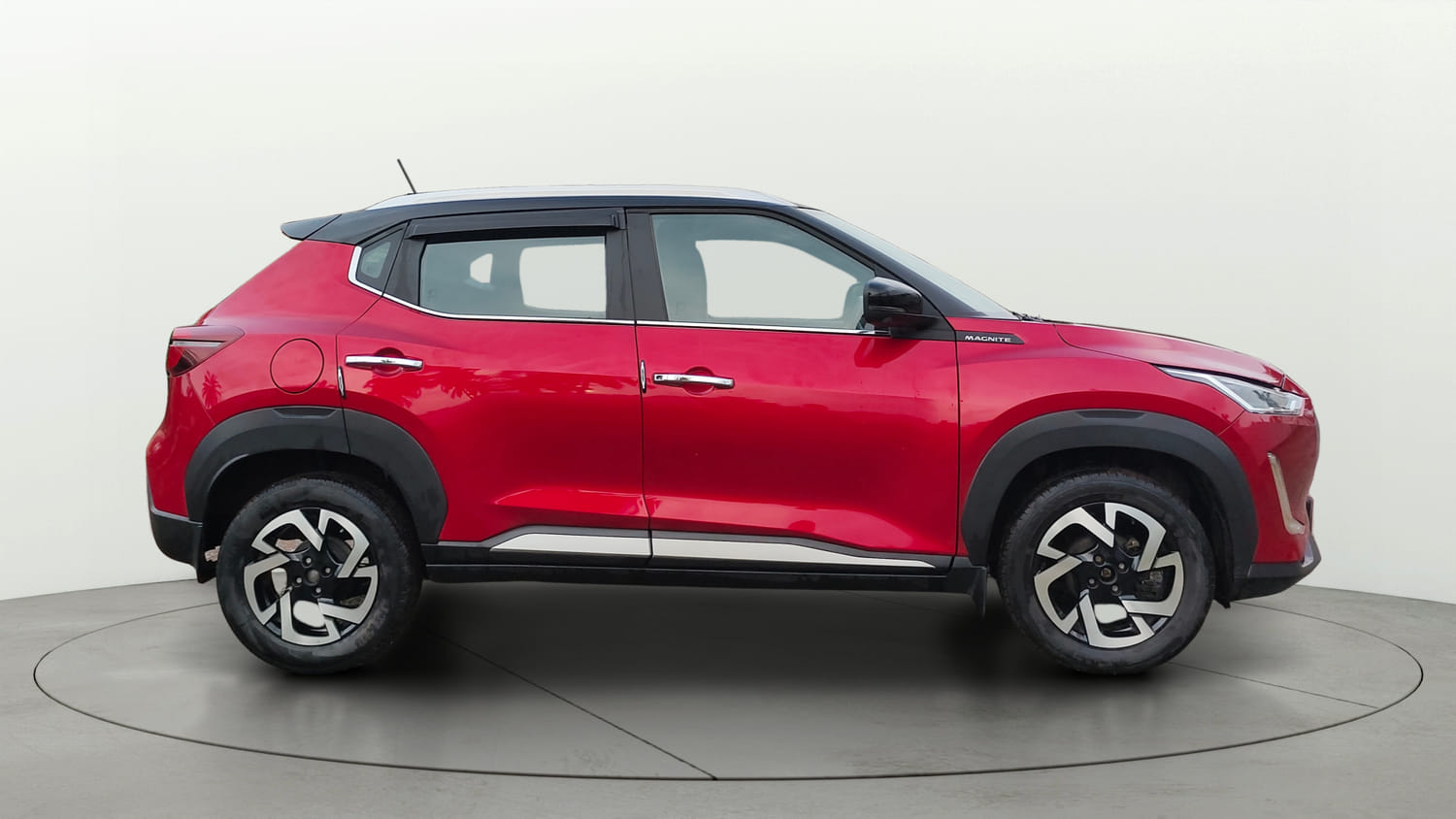 Used 2022 Nissan Magnite XV Premium Turbo CVT Dual Tone Petrol Automatic exterior RIGHT SIDE VIEW