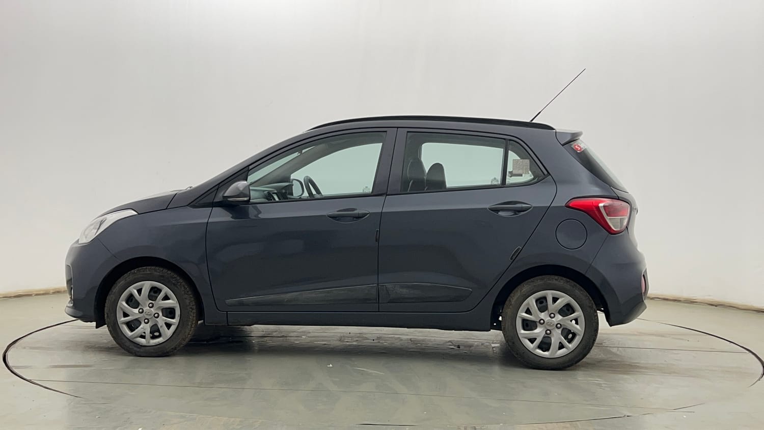 Used 2018 Hyundai Grand i10 Sportz 1.2 Kappa VTVT Petrol Manual exterior LEFT SIDE VIEW
