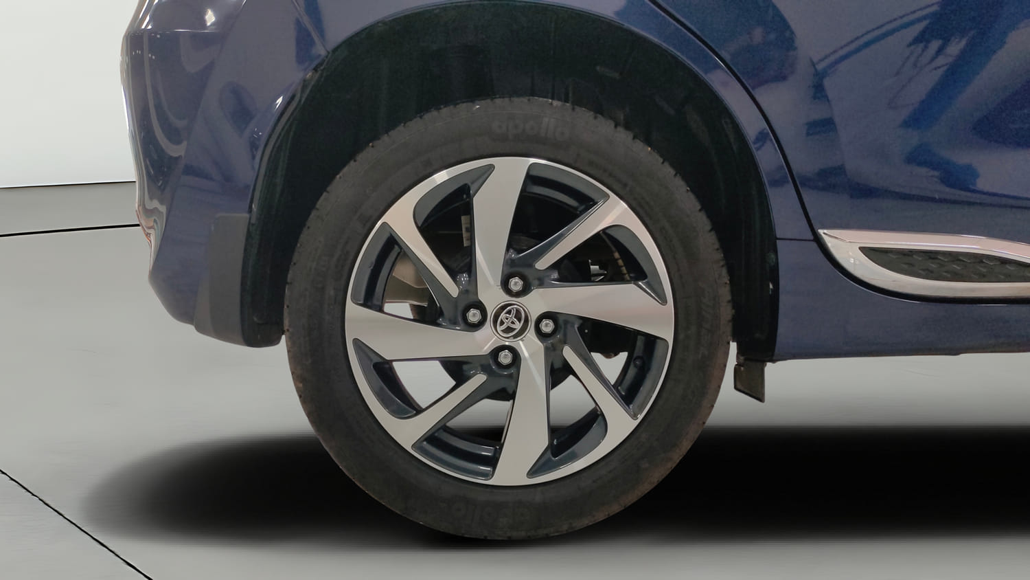 Used 2025 Toyota Glanza V Petrol Manual tyres RIGHT REAR TYRE RIM VIEW