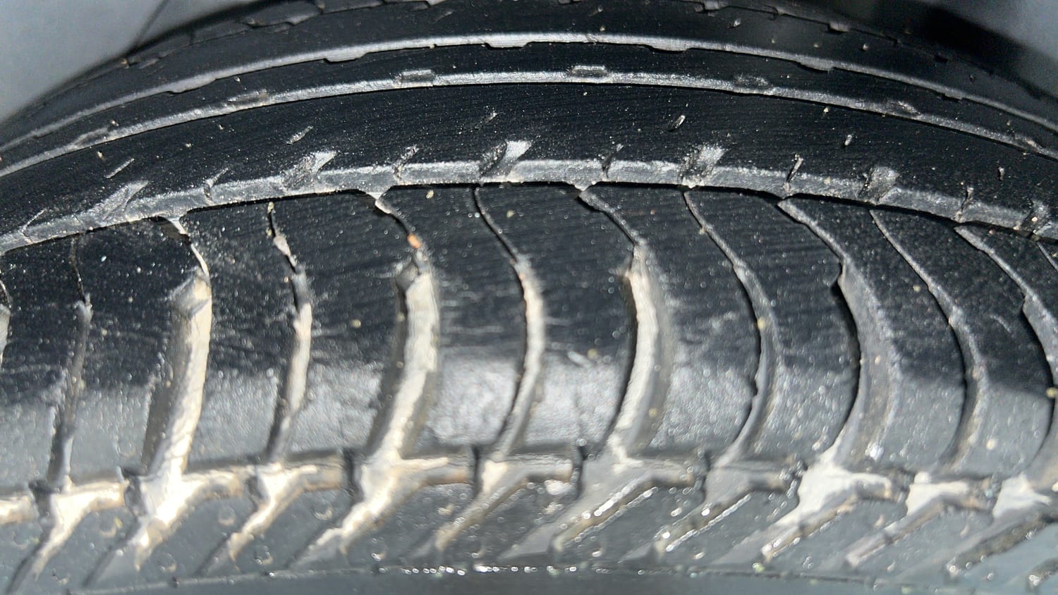 Used 2016 Ford Figo Aspire Titanium 1.2 Ti-VCT Petrol Manual tyres LEFT REAR TYRE TREAD VIEW
