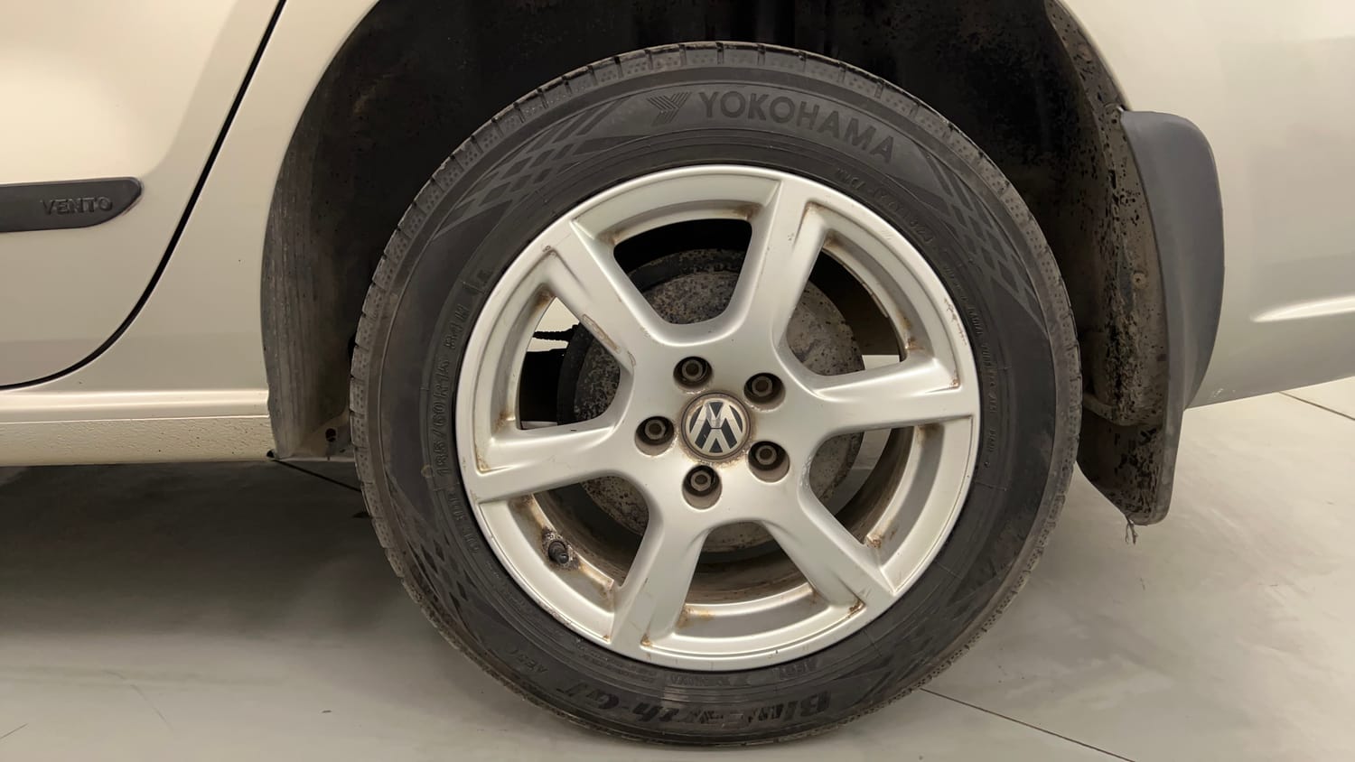 Used 2014 Volkswagen Vento Highline Petrol Petrol Manual tyres LEFT REAR TYRE RIM VIEW