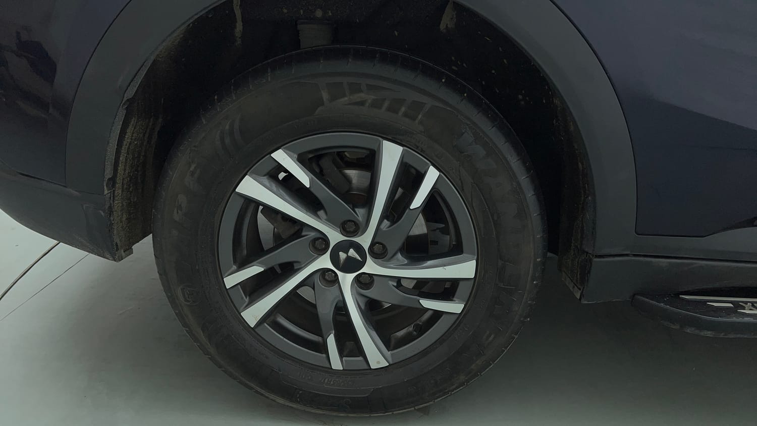 Used 2024 Mahindra XUV700 AX 5 Petrol AT 5 STR Petrol Automatic tyres RIGHT REAR TYRE RIM VIEW