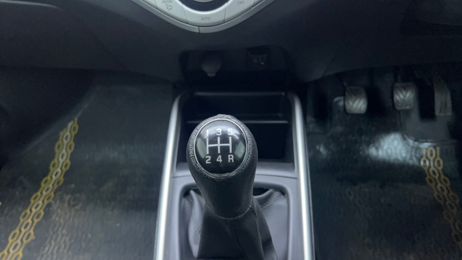 Used 2018 Maruti Suzuki Baleno Zeta 1.2 Petrol Manual interior GEAR  KNOB VIEW