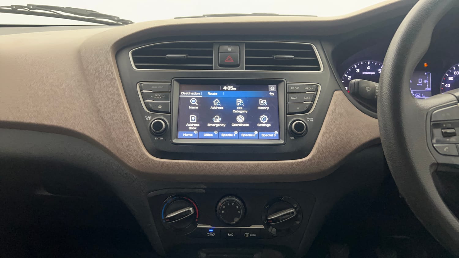Used 2020 Hyundai Elite i20 Sportz Plus 1.2 Petrol Manual interior MUSIC SYSTEM & AC CONTROL VIEW