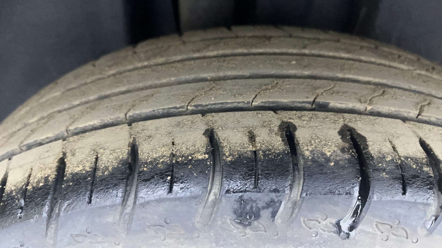 Used 2023 Volkswagen Taigun Highline 1.0 TSI MT Petrol Manual tyres RIGHT REAR TYRE TREAD VIEW