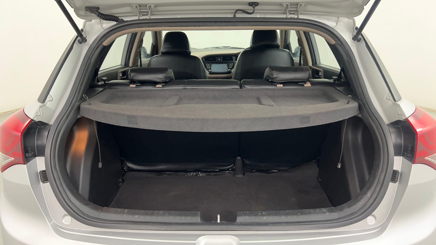 Used 2017 Hyundai Elite i20 Asta 1.2 (O) Petrol Manual interior DICKY INSIDE VIEW