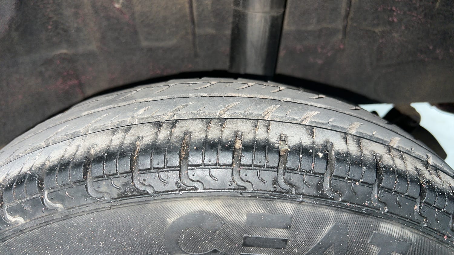 Used 2019 Renault Kwid RXT (O) 1.0 SCE Edition Petrol Manual tyres LEFT REAR TYRE TREAD VIEW