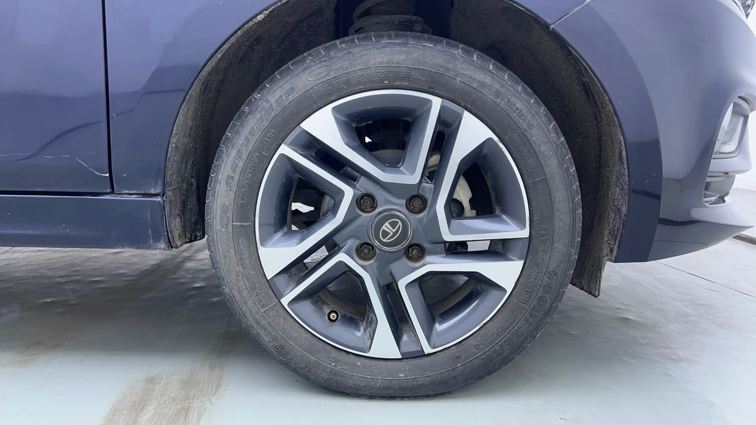 Used 2022 Tata Tiago XZ Plus Petrol Manual tyres RIGHT FRONT TYRE RIM VIEW