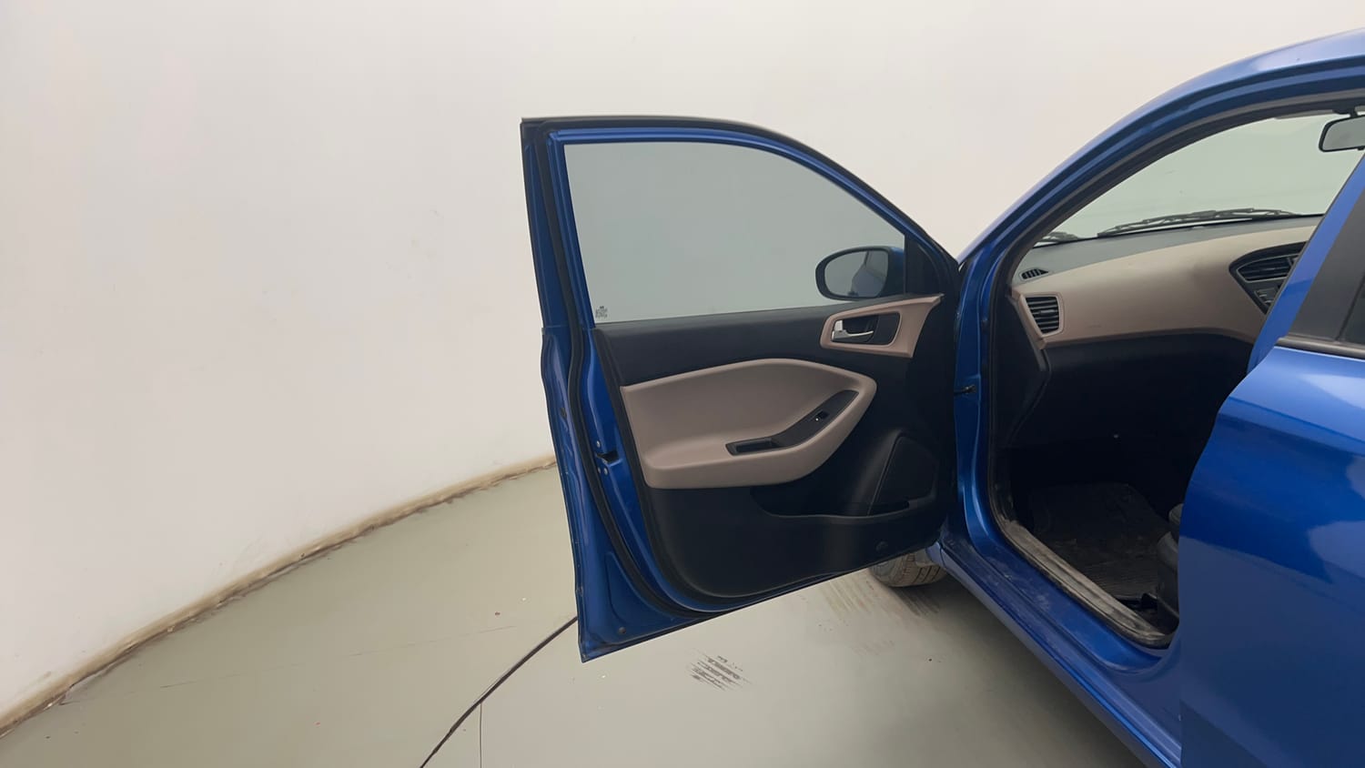 Used 2020 Hyundai Elite i20 Sportz Plus 1.2 Petrol Manual interior LEFT FRONT DOOR OPEN VIEW