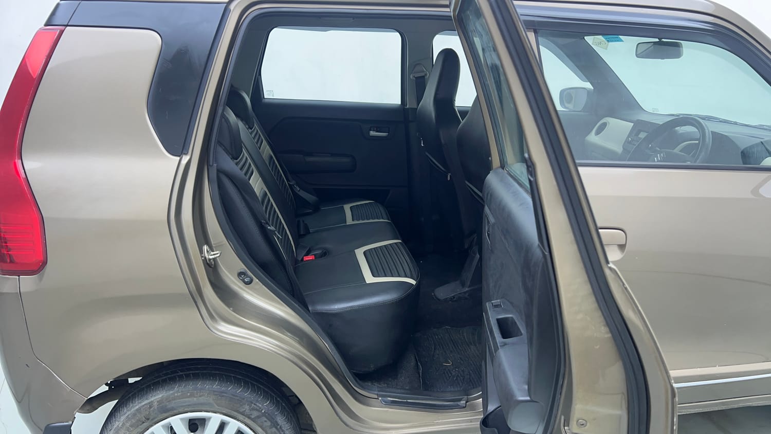 Used 2024 Maruti Suzuki Wagon R VXI 1.0 CNG Cng Manual interior RIGHT SIDE REAR DOOR CABIN VIEW