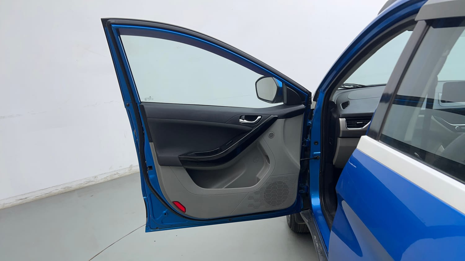 Used 2020 Tata Nexon XZ Plus Petrol Manual interior LEFT FRONT DOOR OPEN VIEW