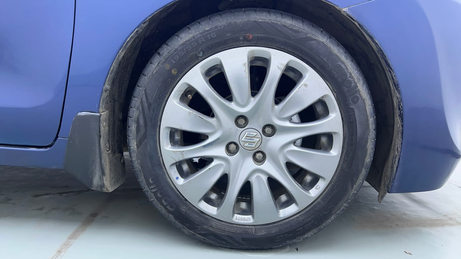 Used 2018 Maruti Suzuki Baleno Zeta 1.2 Petrol Manual tyres RIGHT FRONT TYRE RIM VIEW