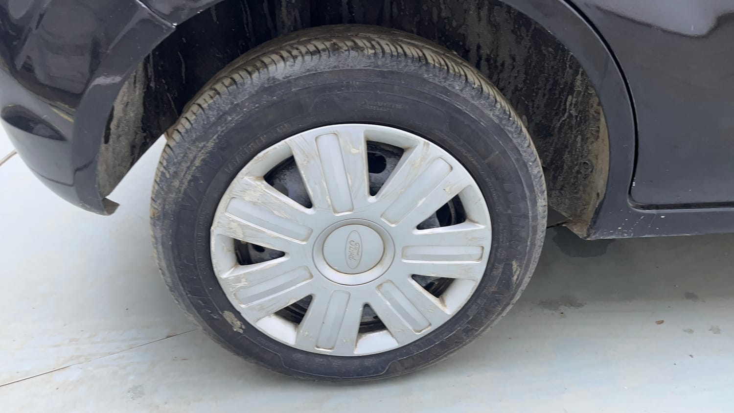 Used 2013 Ford Figo Duratec Petrol ZXI 1.2 Petrol Manual tyres RIGHT REAR TYRE RIM VIEW