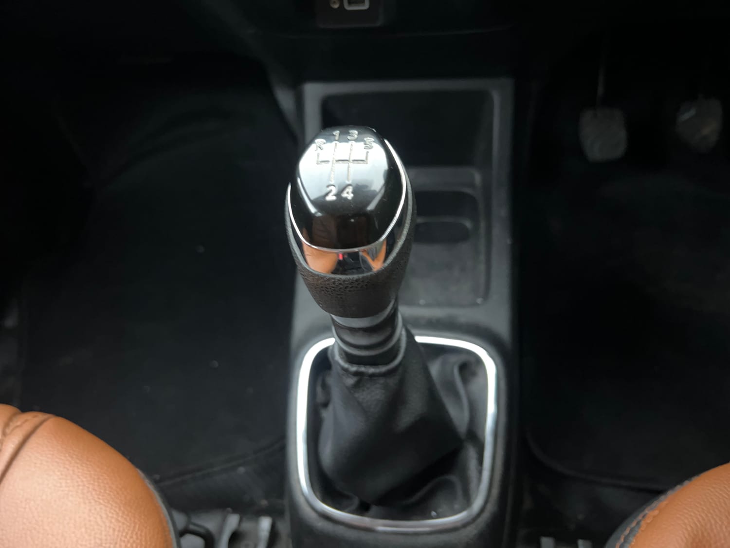 Used 2019 Renault Kwid RXT (O) 1.0 SCE Edition Petrol Manual interior GEAR  KNOB VIEW