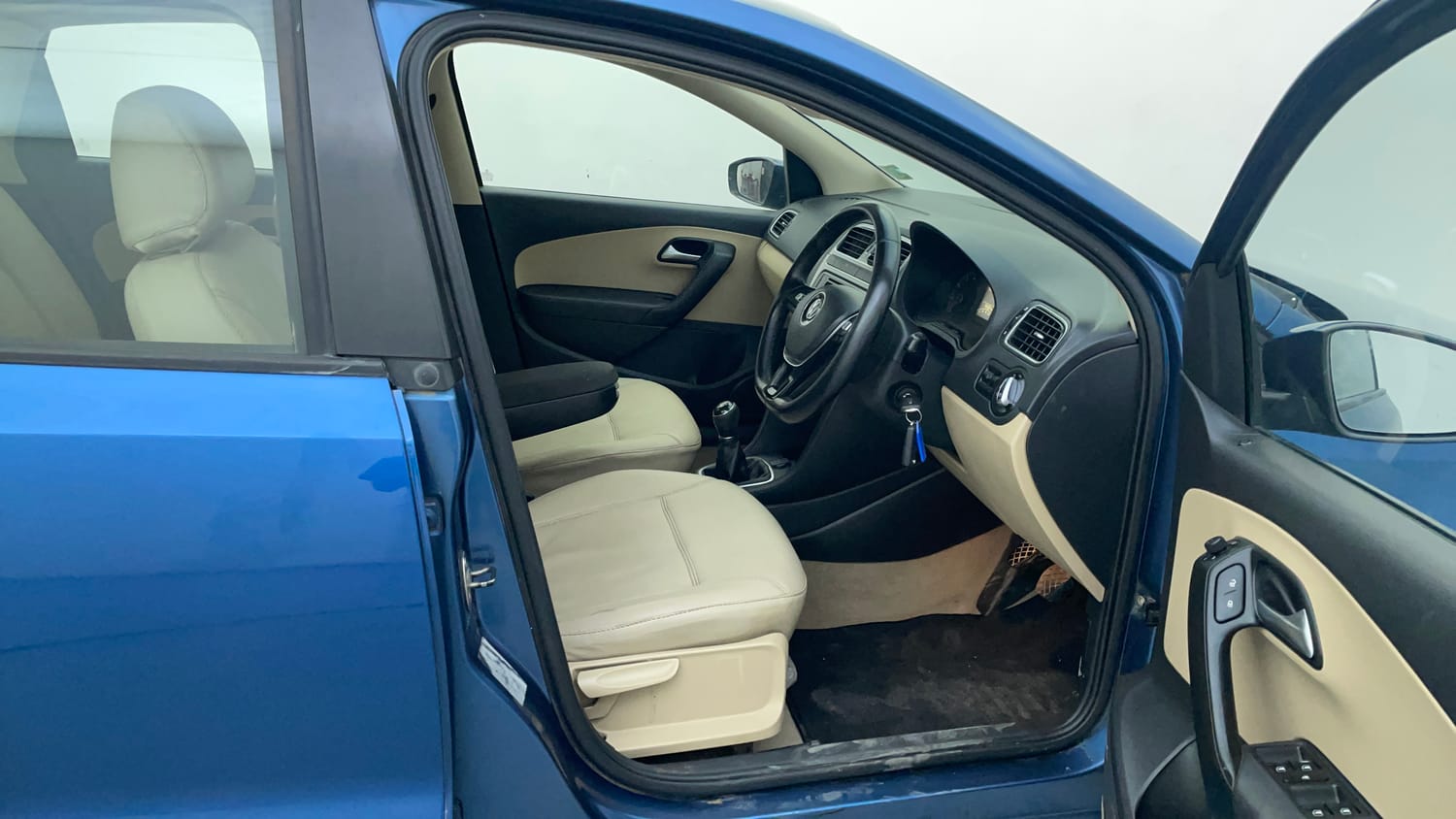 Used 2017 Volkswagen Ameo Highline1.2L (P) Petrol Manual interior RIGHT SIDE FRONT DOOR CABIN VIEW