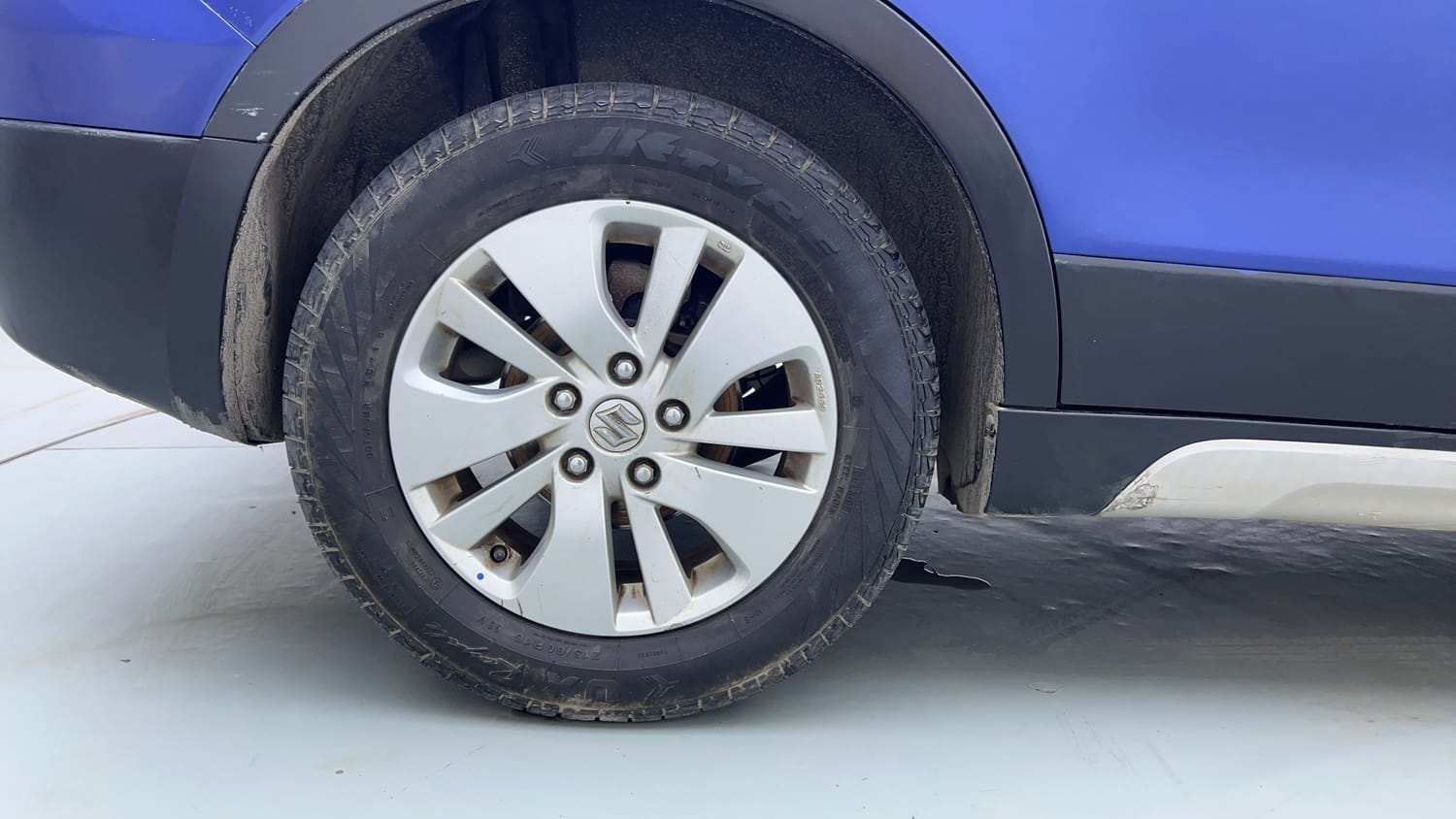 Used 2015 Maruti Suzuki S-Cross Alpha 1.3 Diesel Manual tyres RIGHT REAR TYRE RIM VIEW