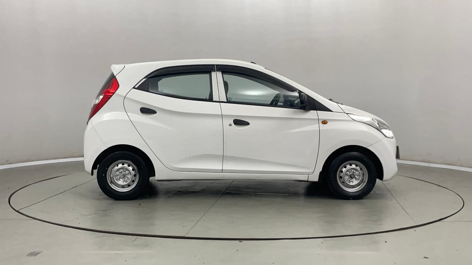 Used 2016 Hyundai Eon Era Petrol Manual exterior RIGHT SIDE VIEW