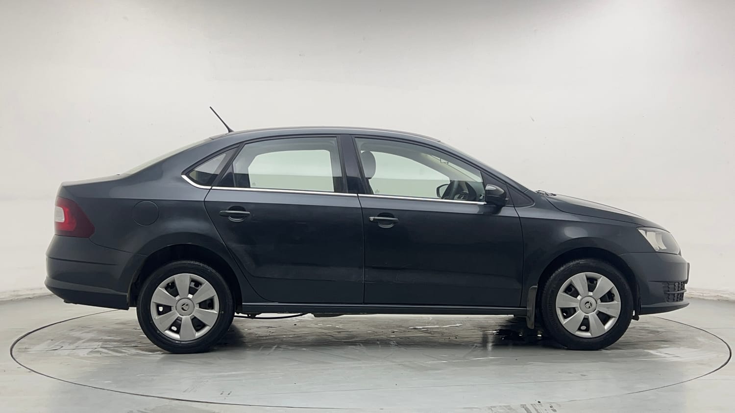 Used 2020 Skoda Rapid Active 1.0 TSI MT Petrol Manual exterior RIGHT SIDE VIEW