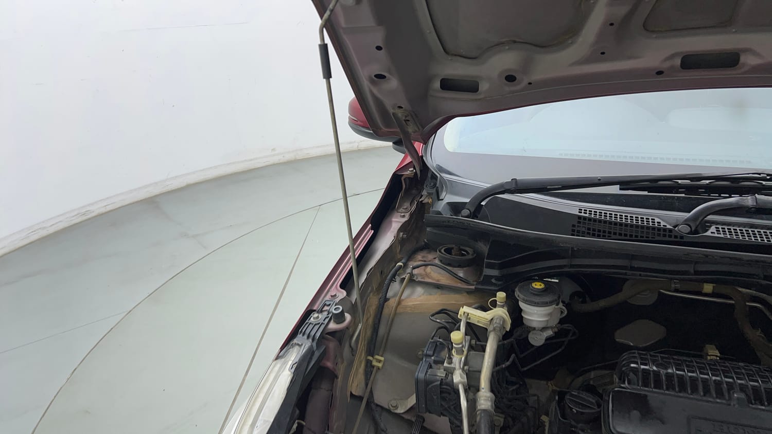 Used 2018 Honda Amaze 1.2 V CVT Petrol Petrol Automatic engine ENGINE RIGHT SIDE HINGE & APRON VIEW