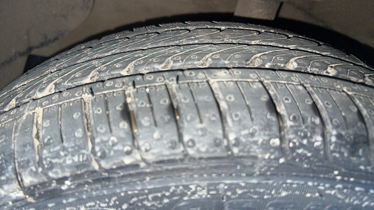 Used 2020 Hyundai Aura SX Plus 1.2 AMT Petrol Petrol Automatic tyres LEFT FRONT TYRE TREAD VIEW