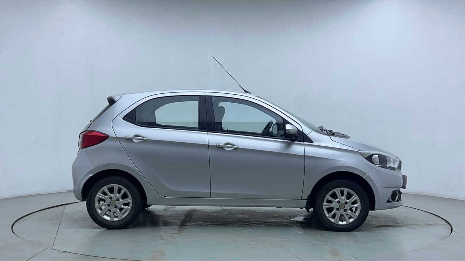 Used 2017 Tata Tiago Revotron XZA Petrol Automatic exterior RIGHT SIDE VIEW