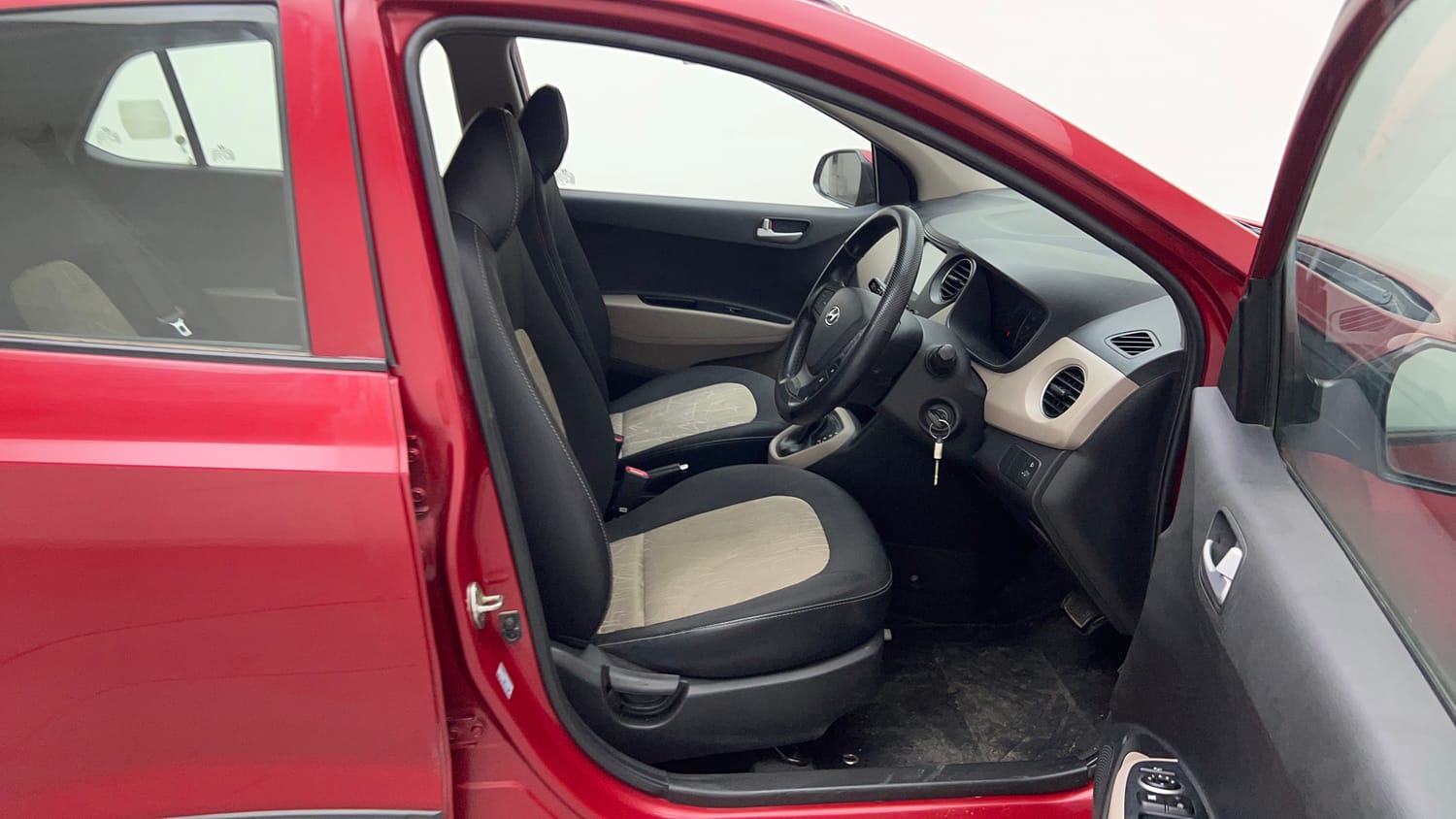 Used 2018 Hyundai Grand i10 Sportz (O) AT 1.2 Kappa VTVT Petrol Automatic interior RIGHT SIDE FRONT DOOR CABIN VIEW
