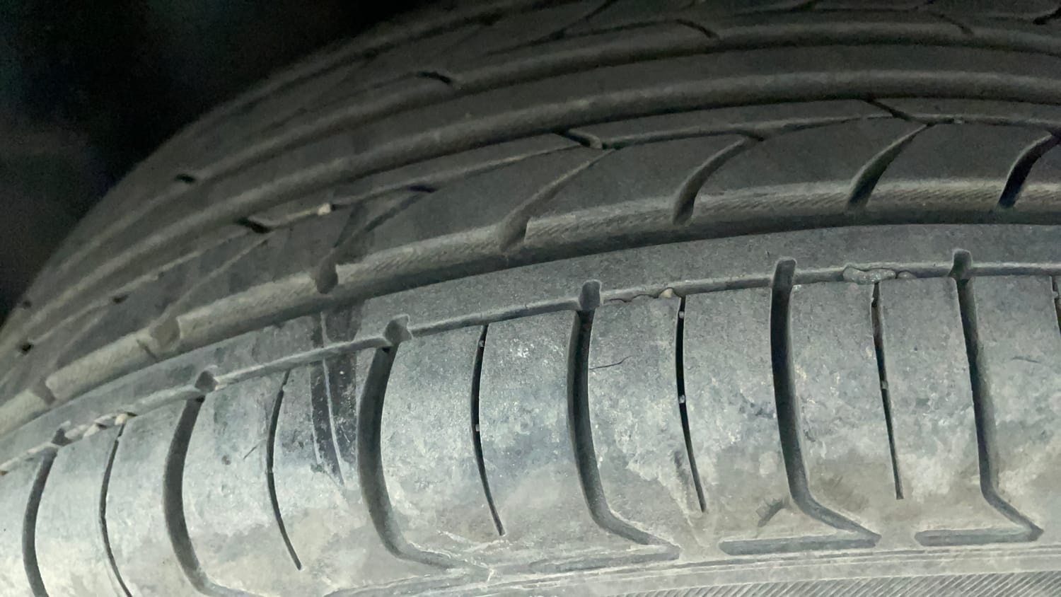 Used 2017 Volkswagen Ameo Highline1.2L (P) Petrol Manual tyres RIGHT REAR TYRE TREAD VIEW