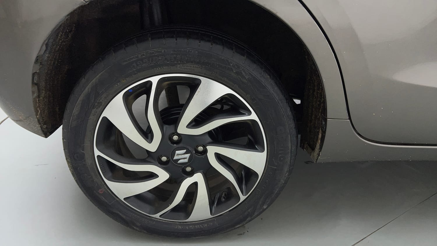 Used 2021 Maruti Suzuki Baleno Zeta Petrol Manual tyres RIGHT REAR TYRE RIM VIEW