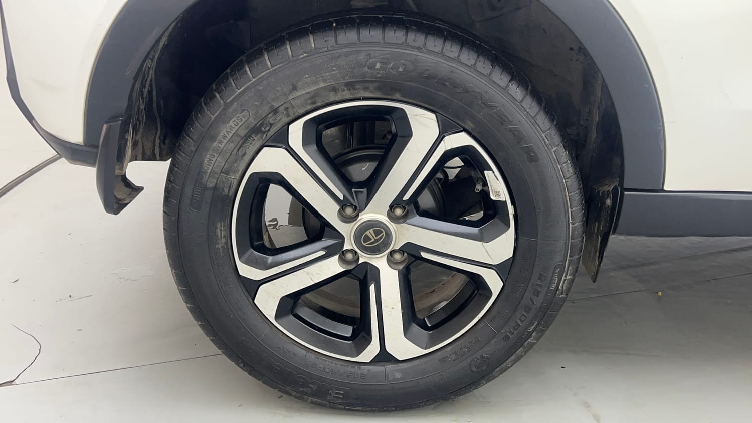 Used 2022 Tata Nexon XZA Plus (HS) Petrol Automatic tyres RIGHT REAR TYRE RIM VIEW