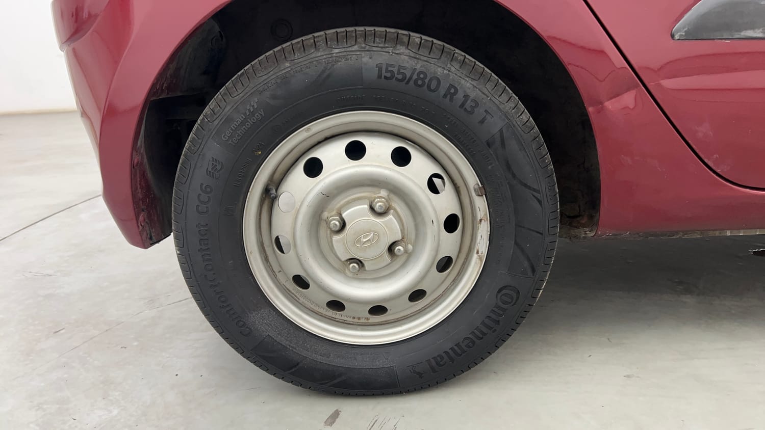 Used 2016 Hyundai i10 Magna 1.1 iRDE2 Petrol Manual tyres RIGHT REAR TYRE RIM VIEW
