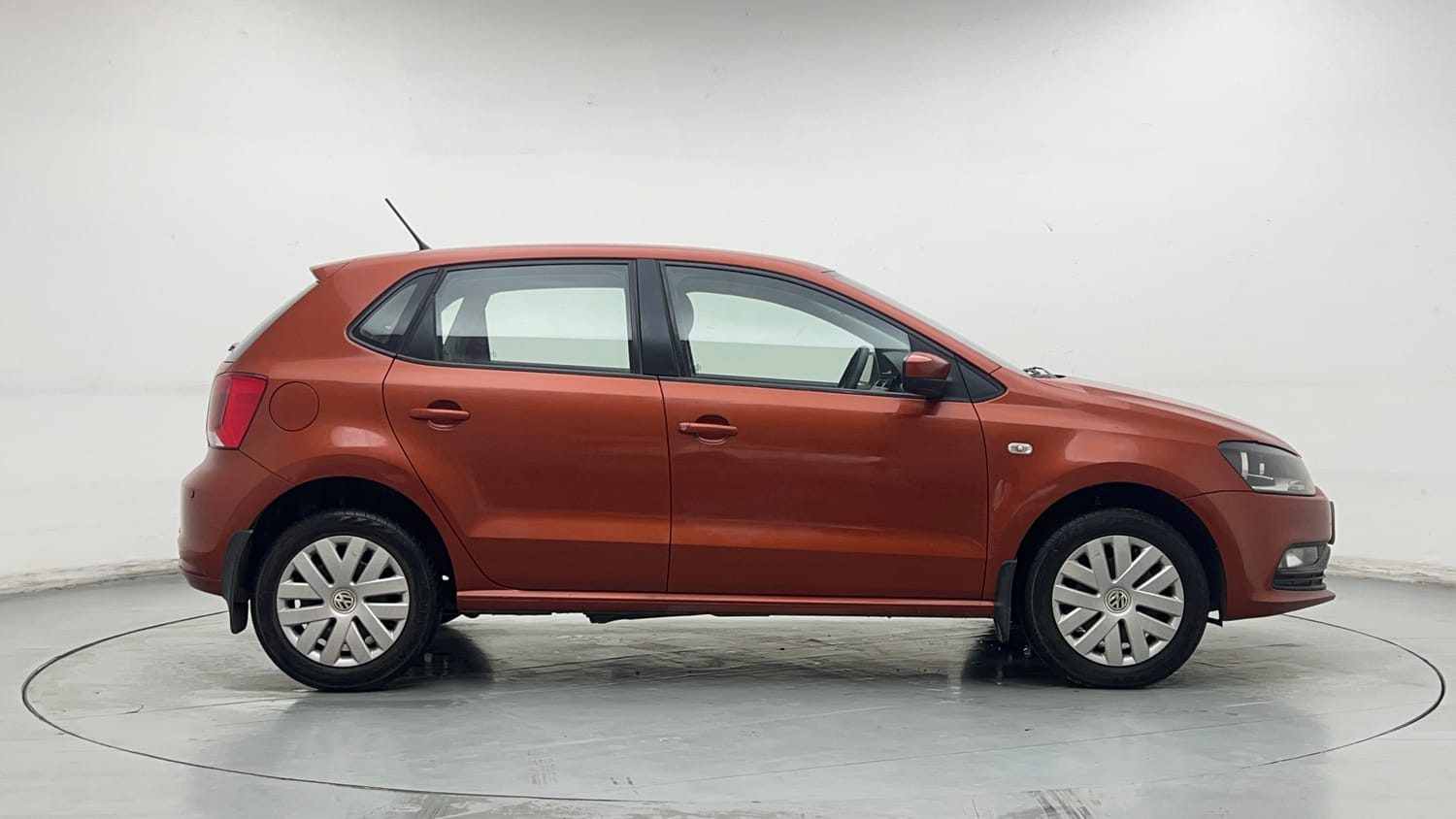 Used 2016 Volkswagen Polo Comfortline 1.2L (P) Petrol Manual exterior RIGHT SIDE VIEW