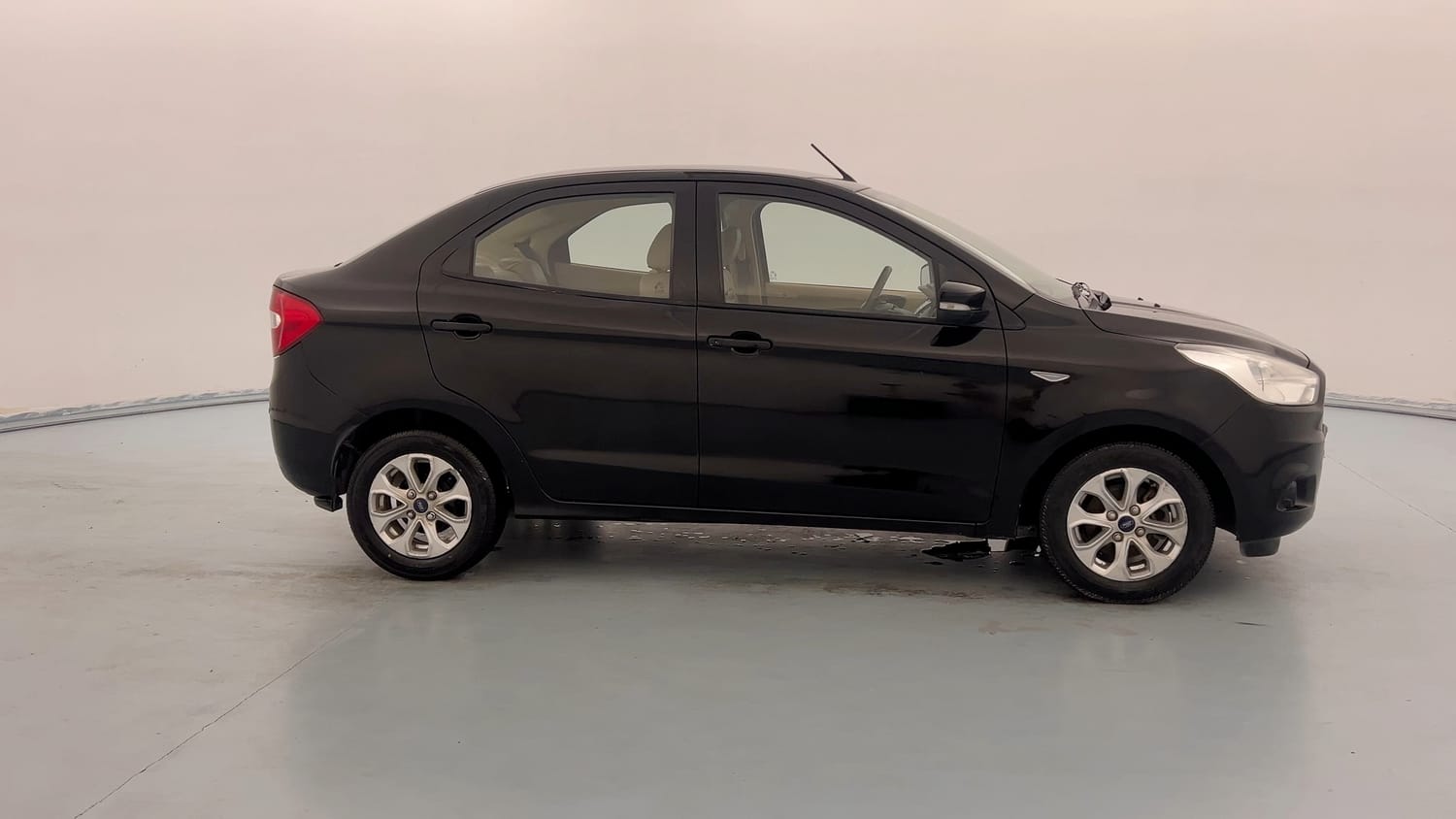 Used 2016 Ford Figo Aspire Titanium 1.2 Ti-VCT Petrol Manual exterior RIGHT SIDE VIEW