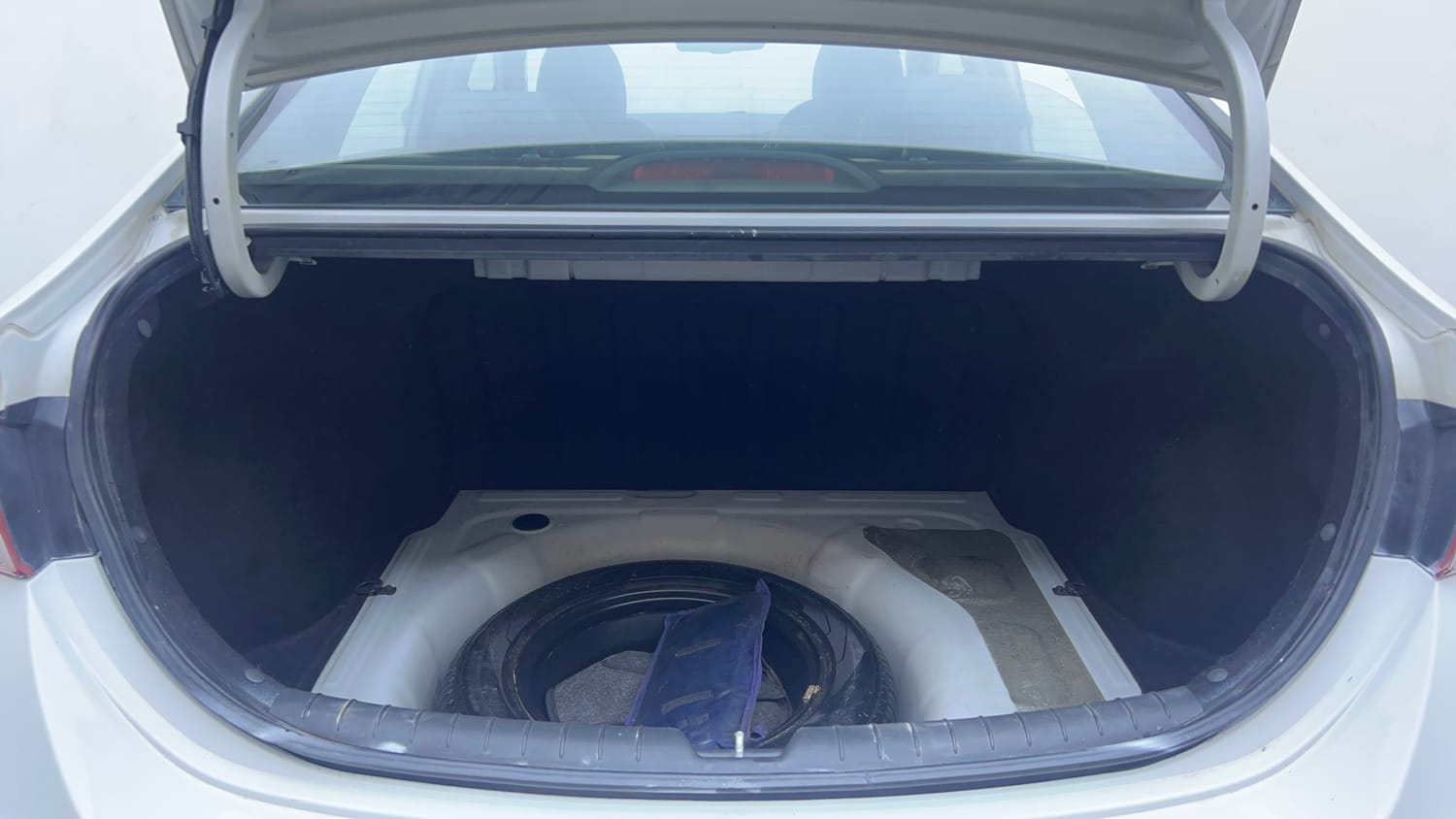 Used 2018 Hyundai Verna SX (O) 1.6 VTVT AT Petrol Automatic interior DICKY INSIDE VIEW