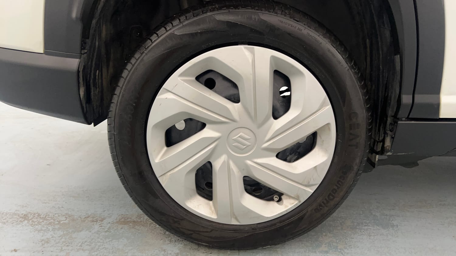 Used 2026 Maruti Suzuki Victoris VXI MT 2W Petrol Manual tyres RIGHT REAR TYRE RIM VIEW