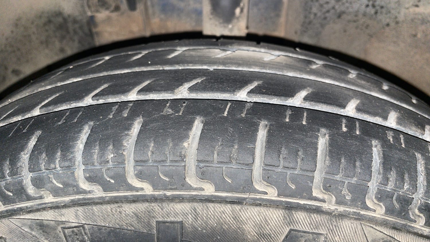 Used 2017 Renault Kwid CLIMBER 1.0 Petrol Manual tyres LEFT FRONT TYRE TREAD VIEW