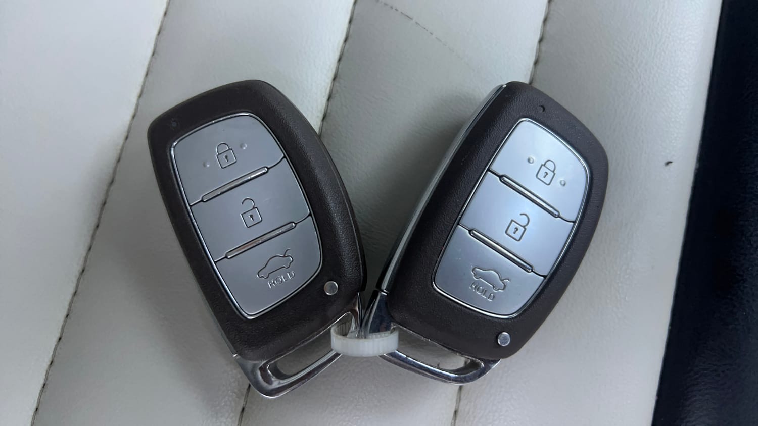 Used 2023 Hyundai Aura SX 1.2 CNG Cng Manual extra CAR KEY VIEW