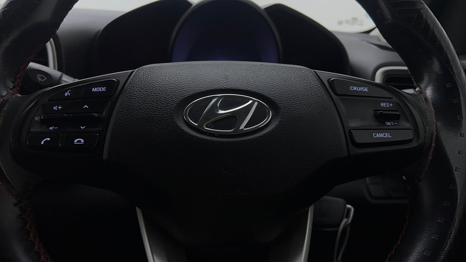 Used 2021 Hyundai Venue SX 1.0 Turbo Petrol Manual top_features Airbags