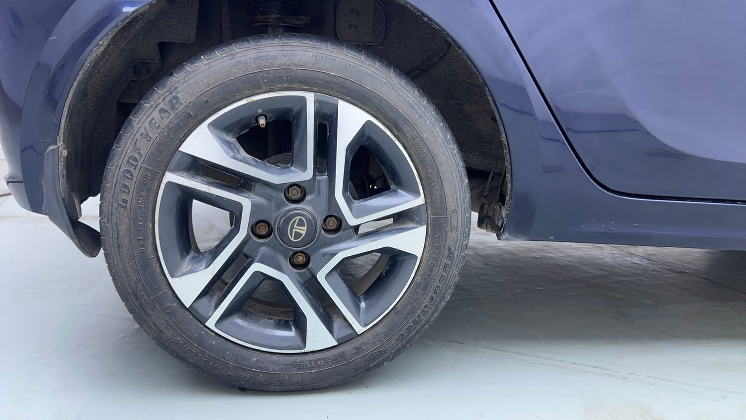 Used 2022 Tata Tiago XZ Plus Petrol Manual tyres RIGHT REAR TYRE RIM VIEW