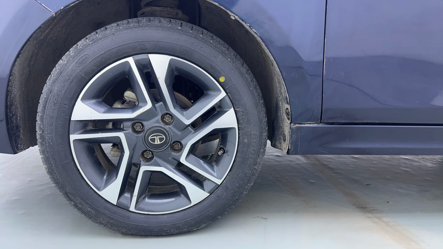 Used 2022 Tata Tiago XZ Plus Petrol Manual tyres LEFT FRONT TYRE RIM VIEW