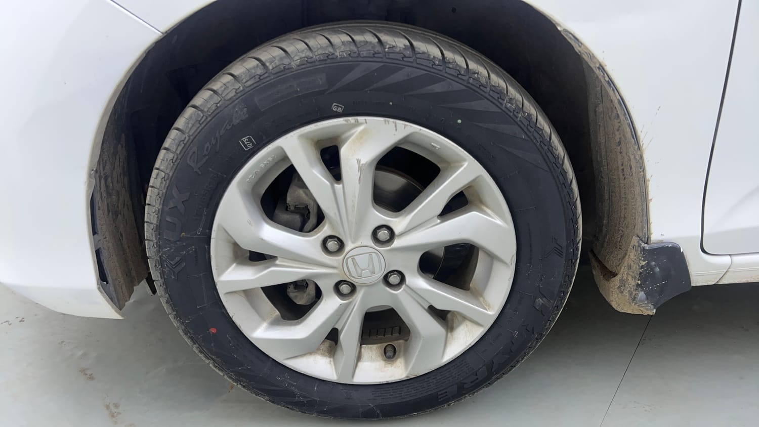 Used 2018 Honda Amaze 1.5 V CVT Diesel Diesel Automatic tyres LEFT FRONT TYRE RIM VIEW