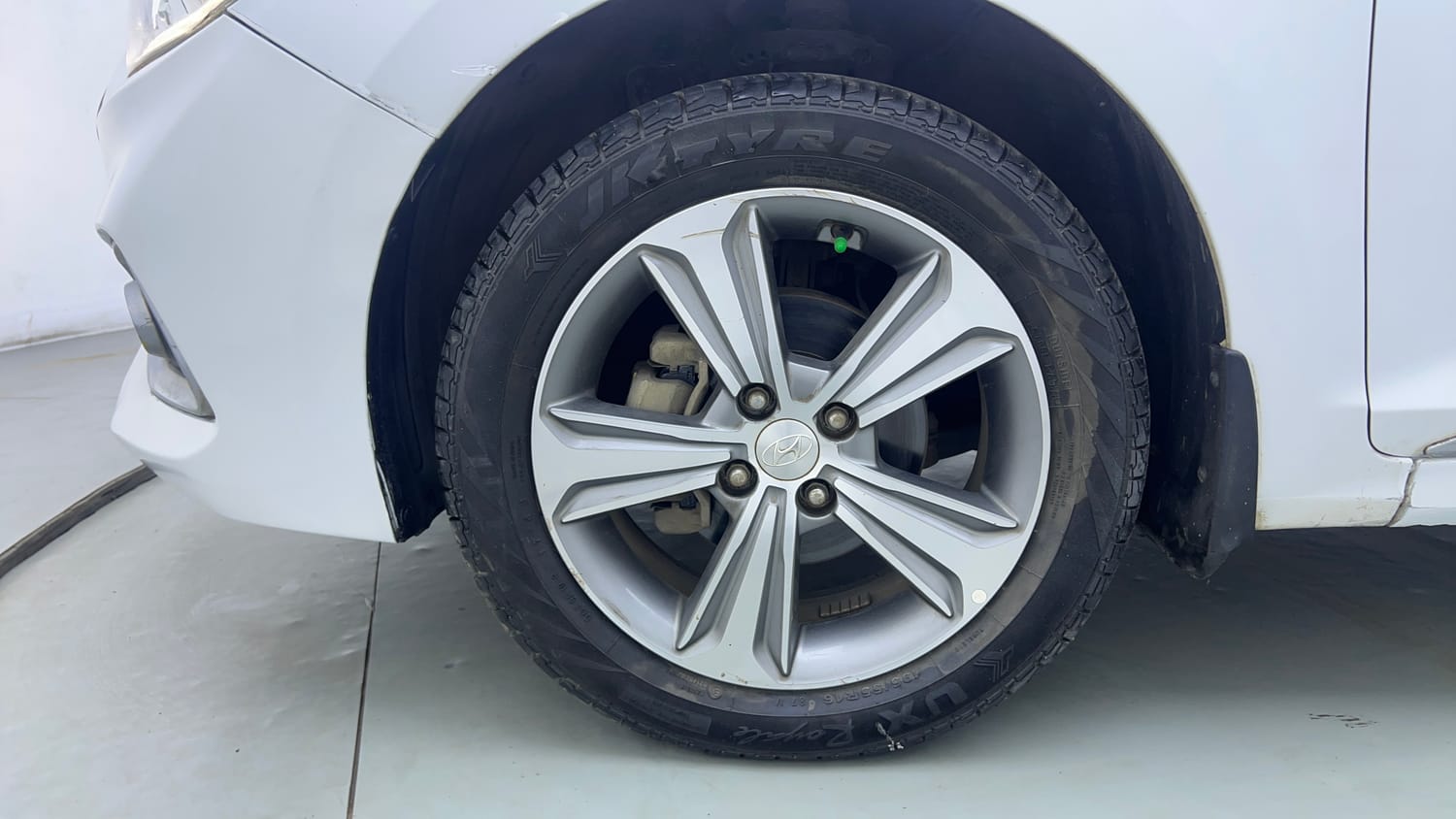 Used 2018 Hyundai Verna SX (O) 1.6 VTVT AT Petrol Automatic tyres LEFT FRONT TYRE RIM VIEW