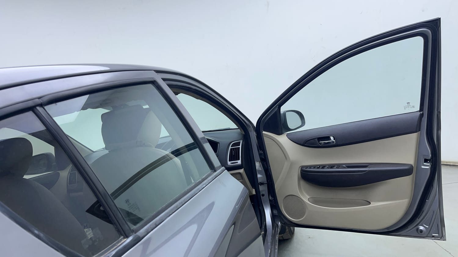 Used 2014 Hyundai i20 Asta 1.2 Petrol Manual interior RIGHT FRONT DOOR OPEN VIEW