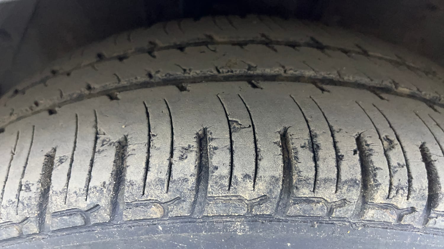 Used 2014 Hyundai i20 Asta 1.2 Petrol Manual tyres LEFT FRONT TYRE TREAD VIEW