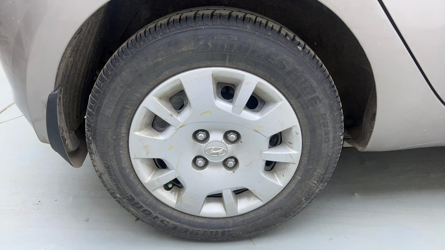 Used 2012 Hyundai i20 Magna 1.2 Petrol Manual tyres RIGHT REAR TYRE RIM VIEW