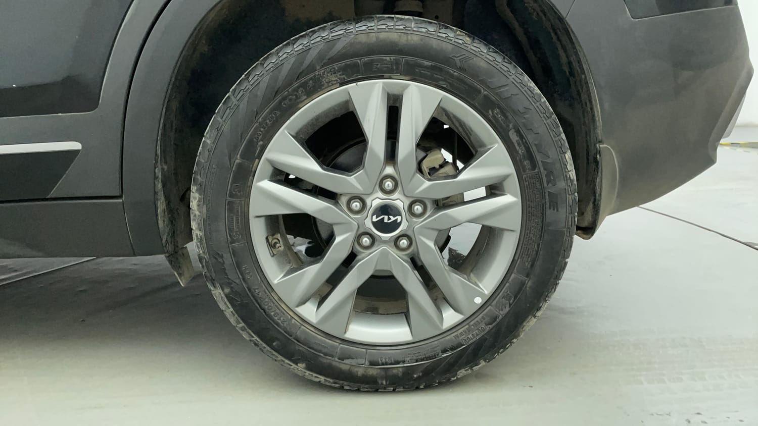 Used 2022 Kia Seltos HTX 1.5 Petrol Manual tyres LEFT REAR TYRE RIM VIEW