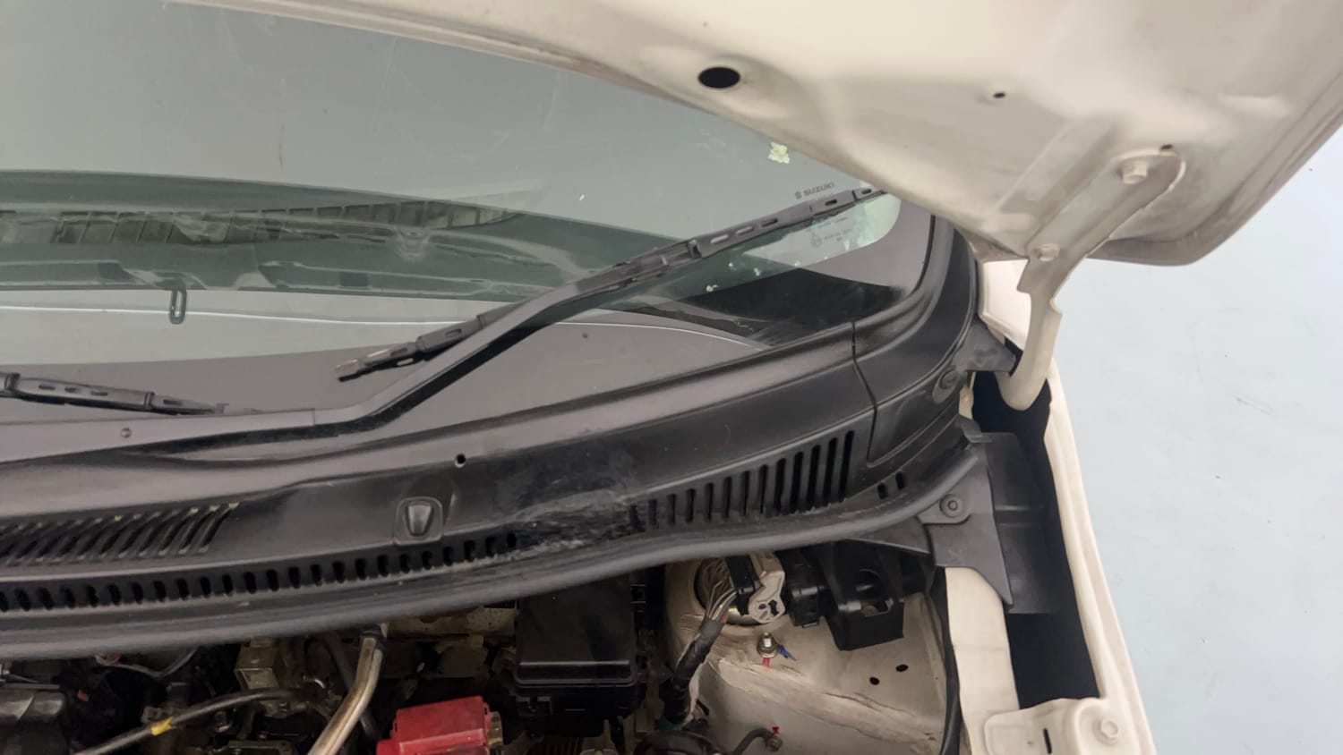 Used 2017 Maruti Suzuki Wagon R VXI+ Petrol Manual engine ENGINE LEFT SIDE HINGE & APRON VIEW