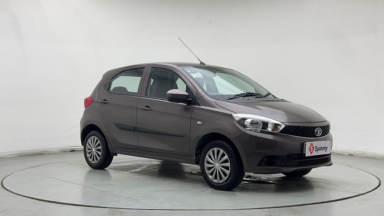 Used 2017 Tata Tiago Revotron XT Petrol Manual exterior RIGHT FRONT CORNER VIEW