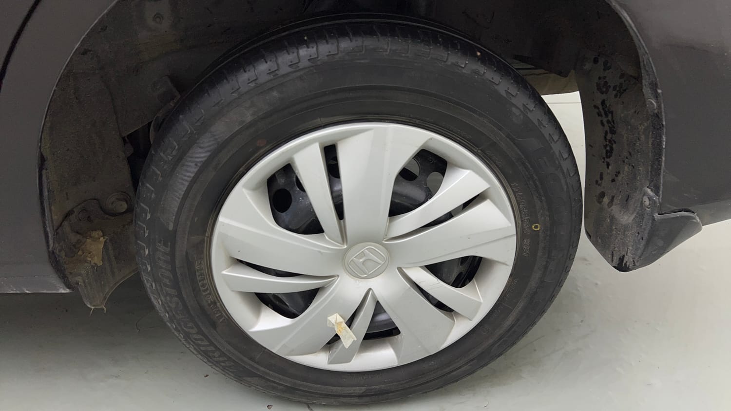 Used 2024 Honda Amaze S 1.2 Petrol MT Petrol Manual tyres LEFT REAR TYRE RIM VIEW
