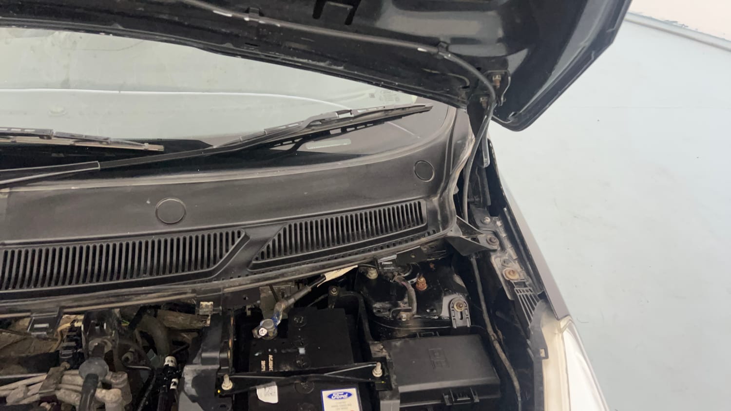 Used 2016 Ford Figo Aspire Titanium 1.2 Ti-VCT Petrol Manual engine ENGINE LEFT SIDE HINGE & APRON VIEW
