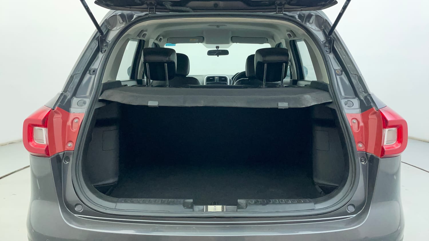 Used 2022 maruti-suzuki Vitara Brezza VXi Petrol Manual interior DICKY INSIDE VIEW